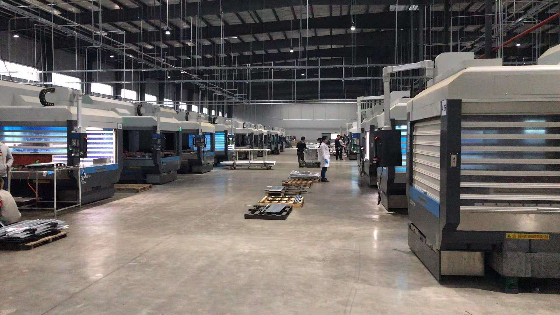 深圳精雕/大型非標精雕機出貨50臺，售后人員已調(diào)試到位，客戶已經(jīng)順利生產(chǎn)了。
