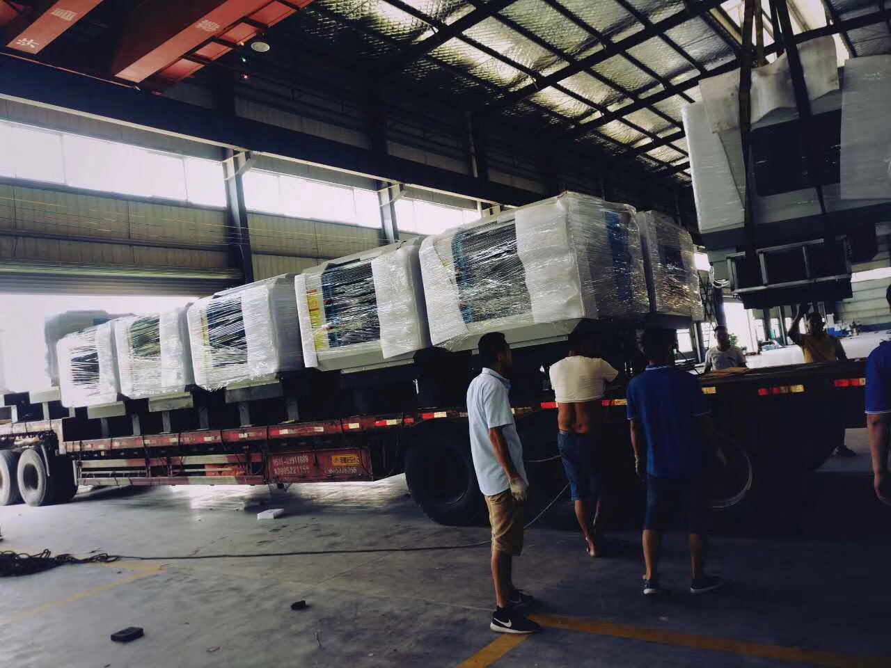2018深雕數(shù)控迎來第二批玻璃精雕機，雙頭精雕機緊張出貨，得到客戶的高度認可。